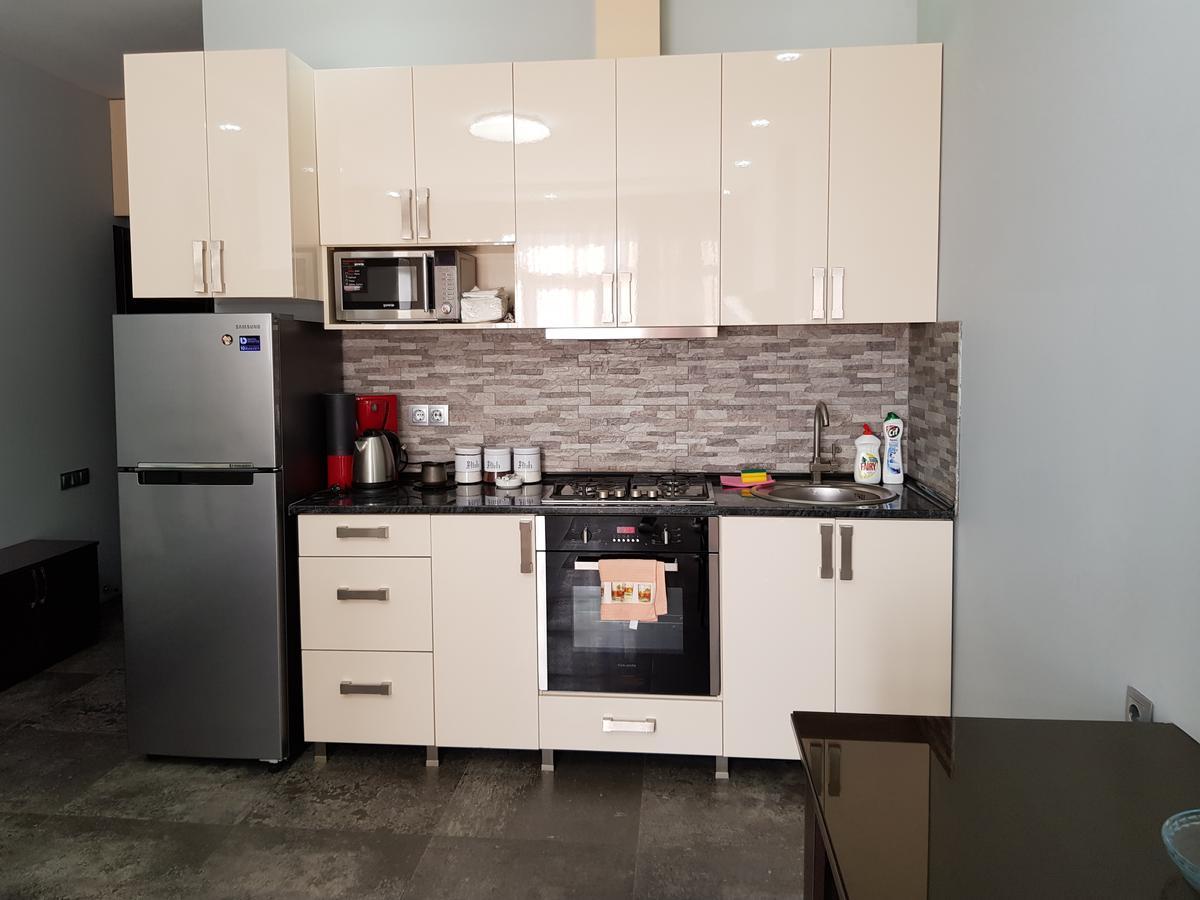 Apartament Gia Batoemi Buitenkant foto