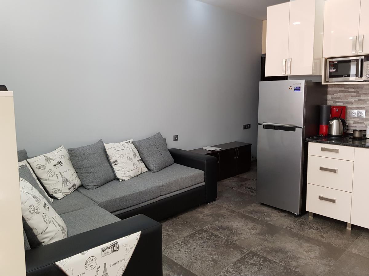 Apartament Gia Batoemi Buitenkant foto