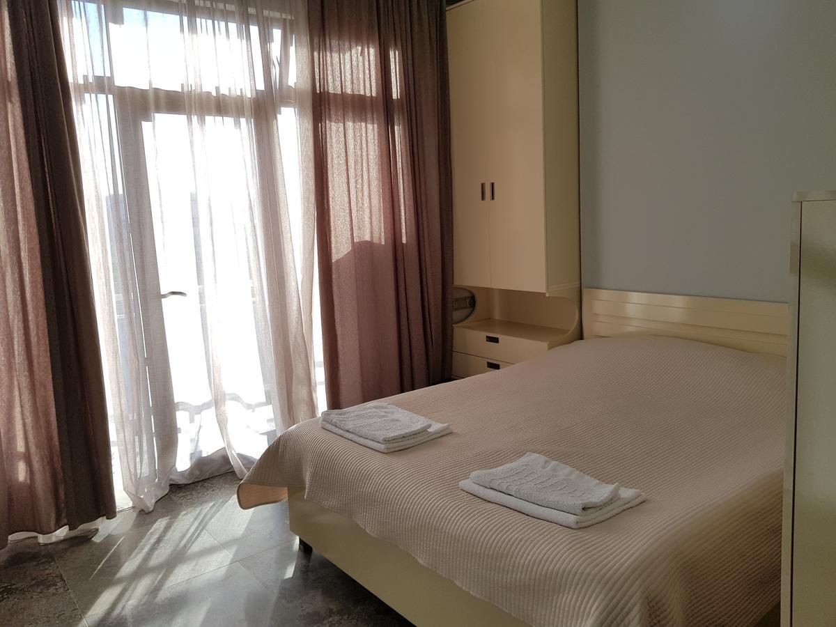Apartament Gia Batoemi Buitenkant foto